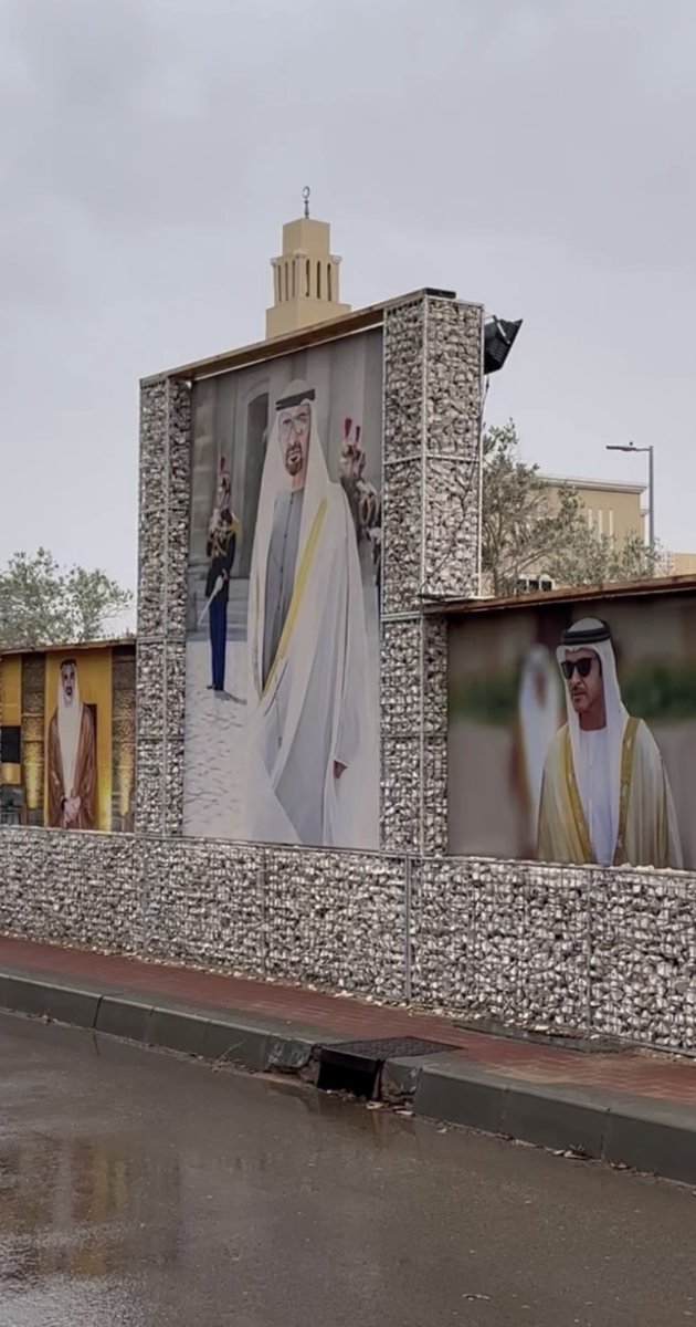 M___R1212's tweet photo. شعب يعشق قادتـه 🇦🇪 https://t.co/eRvH8srScY