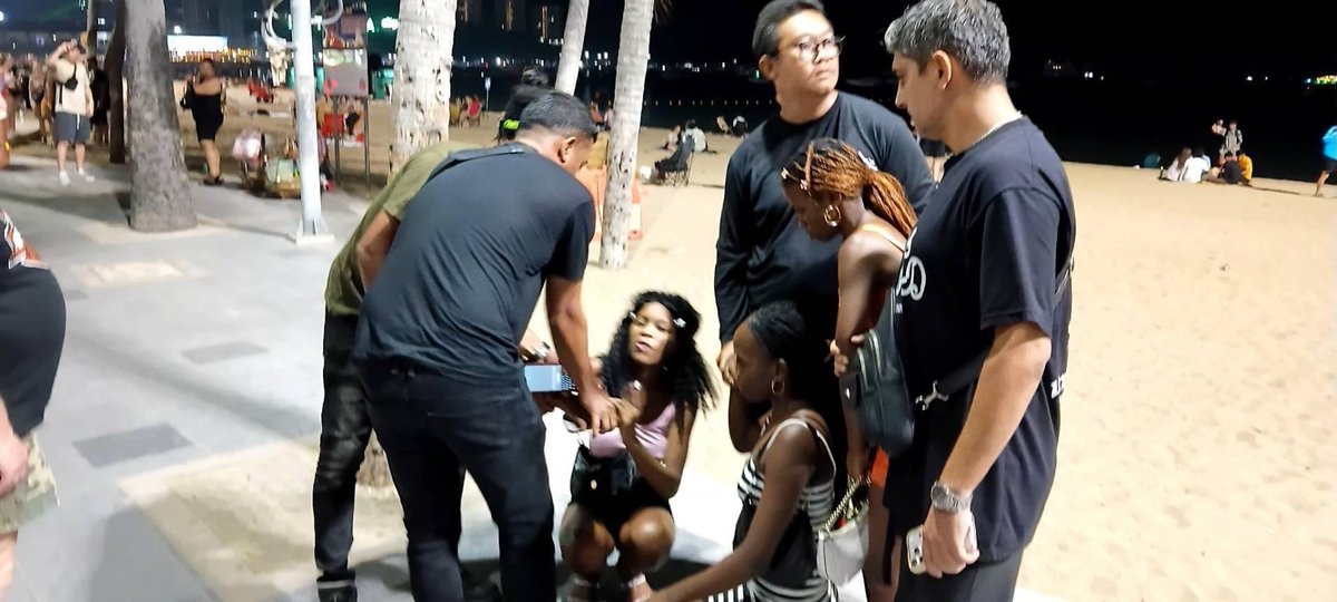 Chrome Crumpet tweet media