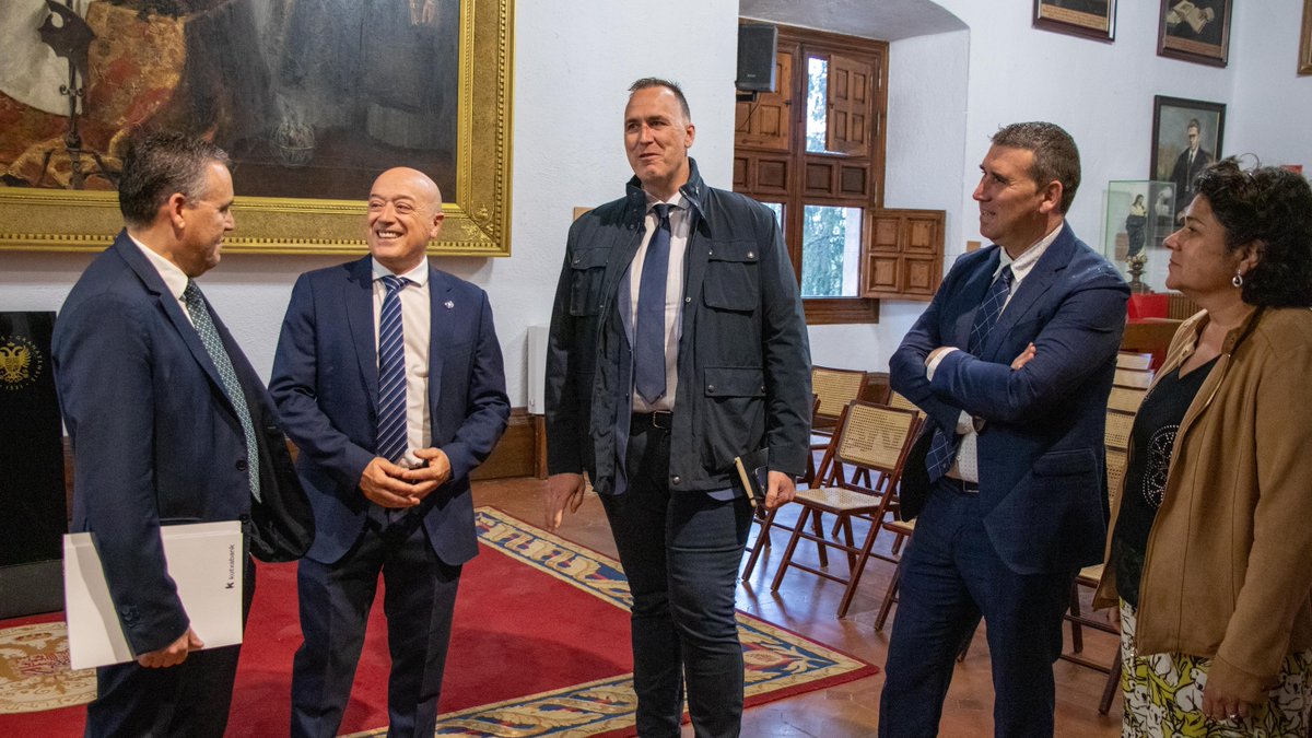 CanalUGR's tweet image. 🤝 La #UGR y @Kutxabank renuevan su acuerdo para ofrecer condiciones financieras exclusivas a la comunidad universitaria

✍️ El convenio permite al estudiantado financiar matrículas y gastos académicos sin intereses

➡️ Todos los detalles: canal.ugr.es/noticia/kutxab…