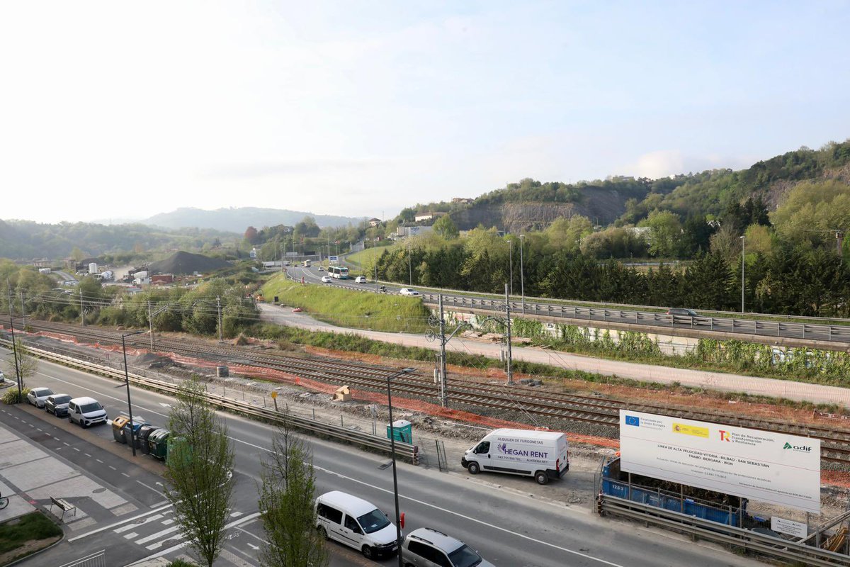 DenisItxaso's tweet photo. Las 109 viviendas cooperativas de Txomin-Enea en San Sebastián marcan un antes y después en la política de #vivienda de #Euskadi. 

Modelo cooperativo sobre suelo público para evitar que la vivienda juega un papel especulativo. No son inquilinos, no son propietarios, son cooperativistas que quieren sus viviendas solo para vivir.

🔗https://t.co/l3ZUofvzwq