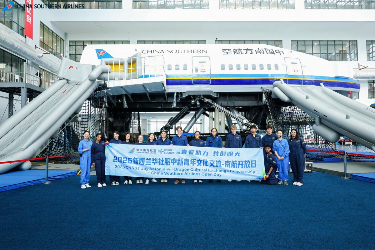 CSAIRGlobal's tweet image. China Southern Airlines hosted an Open Day in Guangzhou for New Zealand students. The event featured Chinese tea culture experiences and aviation simulation training, showcasing Chinese culture and modern civil aviation to the younger generation.

#CSAirImpression #ChineseCulture