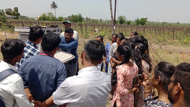 ari_pune's tweet photo. Exposure Visit of Geography Students to Weather Station at ARI’s Experimental Research Farm, Hol Farm 

Geography students of Mugutrao Sahebrao Kakade College, Someshwarnagar (affiliated with Savitribai Phule Pune University) visited the Automatic Weather Station (AWS) at Agharkar Research Institute’s (ARI) Experimental Research Farm, Hol Farm on 8th April 2026 as part of their practical learning experience.

This interactive session deepened their understanding of agro-meteorological applications, highlighting how weather science supports farmers through forecasting services and agro-advisories. The exposure visit successfully connected classroom learning with real-world agricultural research and practices.