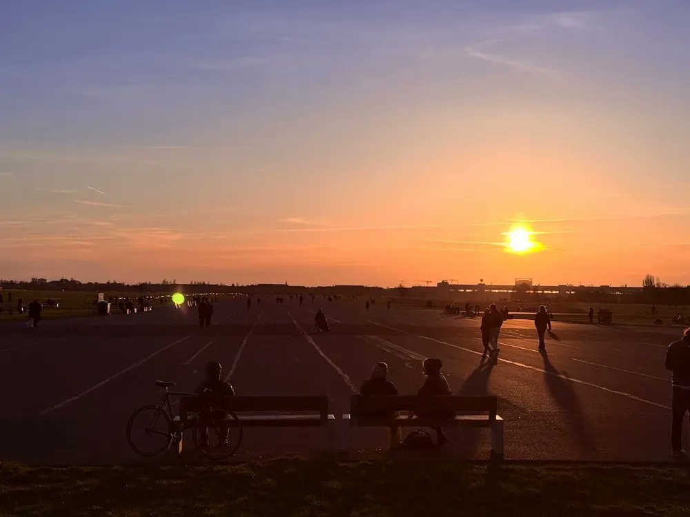feldomma's tweet photo. #Sonnenuntergang
am #TempelhoferFeld
#sunset #CoucherDuSoleil
#Feldliebe #thf100 #THFbleibt
Foto: #DirkMüller 8.4.2026 https://t.co/upkomPmRtz