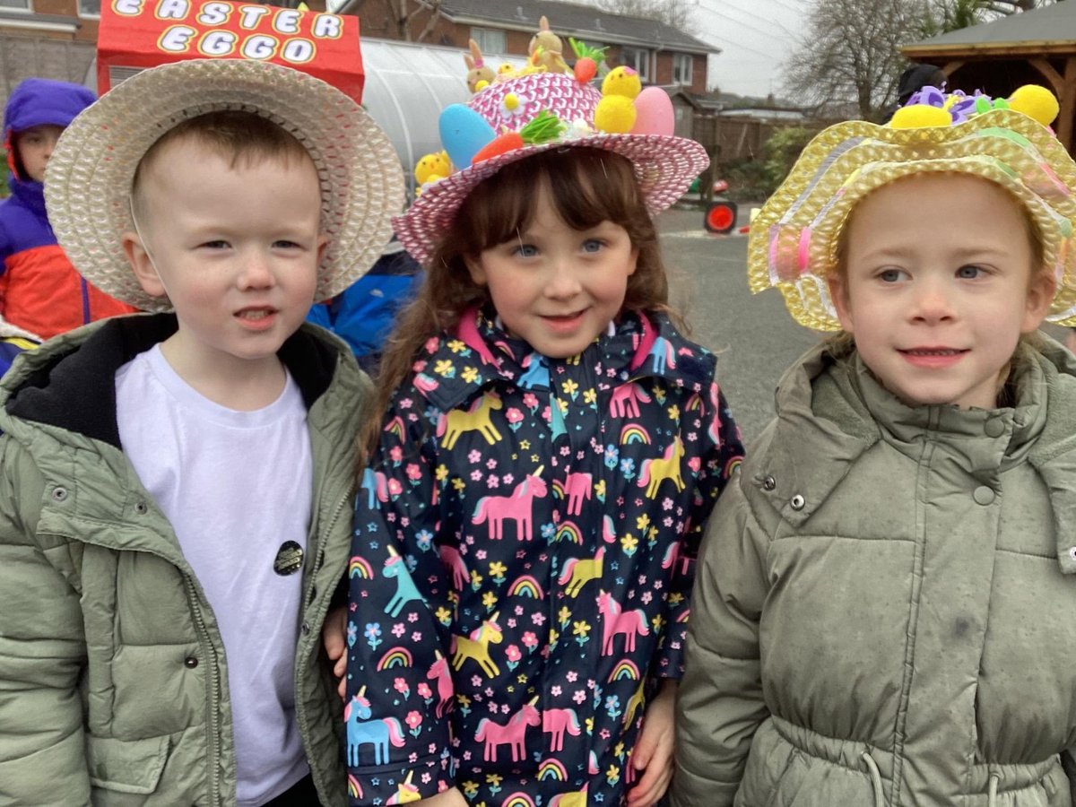 HollyGrovePSch's tweet image. Our annual Easter 🐣 Hop bonnet parade around the neighbourhood streets by our school! Thank you everyone who came to support us even though the weather wasn’t great 😊 @PrimitasLP #learningisfun
