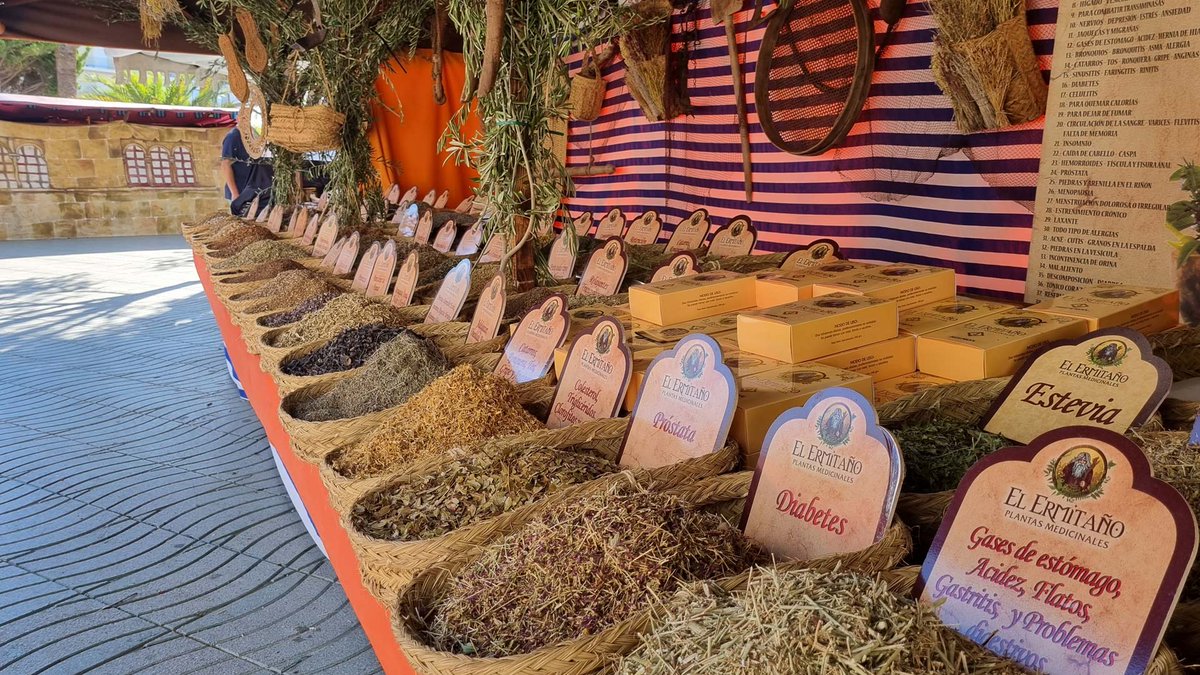 TurismeBalears's tweet image. 🚲 De mercado en mercado en #Ibiza
📍 Empieza en el Mercat Nou y continúa pedaleando hacia Sant Rafel para descubrir su muestra artesanal. La ruta puede seguir hasta el Mercat de Forada, donde encontrarás productos ecológicos y artesanía local. 

Un recorrido perfecto para