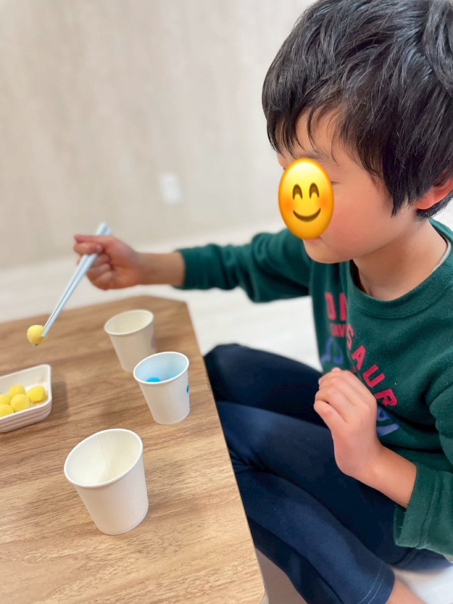 firstdream_12's tweet photo. 🥢一之江教室🥢
2026.4.10(金)
『お箸で色分けしよう🙌🏻』
お箸を使って、ボンボンを色ごとに分けました🥢
色をよく見ながらルールを守り、お箸でボンボンを持つことで、手先を鍛えることができました⭐

▽ファーストシーンドリームの詳細はこちら！
https://t.co/oVm35wAsx5

#放デイ #色分け #お箸 https://t.co/pu0bHlyGob