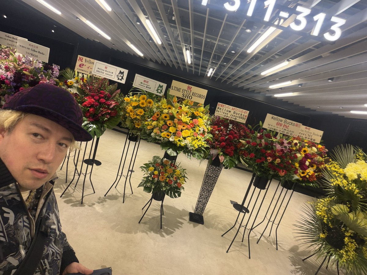 JOSTAR_PRODUCER's tweet photo. #yellowbacks
SHO ヤクブーツはやめろ が何故か花が🌼真ん中^_^笑😆 https://t.co/67XM9DZyCz