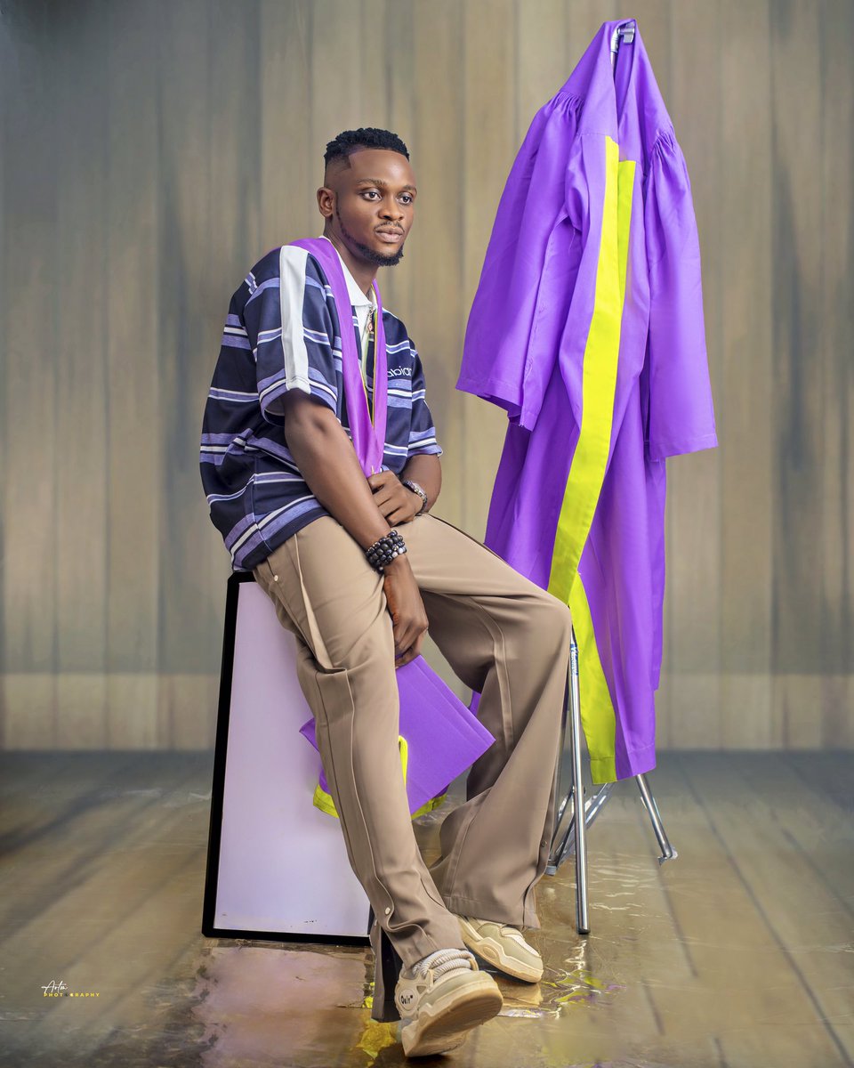 SlomCrypt's tweet photo. Let me reintroduce myself: I am Olanrewaju Solomon Olayinka, a https://t.co/dcgMM8qSoM. holder in Economics from Ekiti State University, Ado-Ekiti, Nigeria.β
Cheersππ₯
#slomcrypt #eksuconvocation https://t.co/97SdnAExph