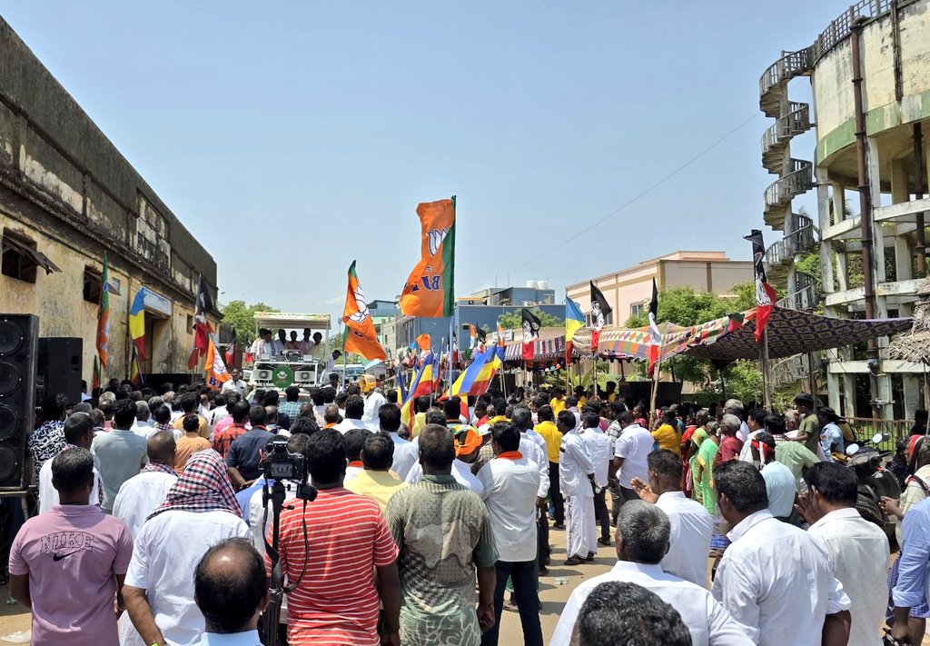 MCSampathOffl's tweet photo. கடலூர் மாநகரம் துறைமுகப் பகுதி தேர்தல் பரப்புரையில் கழக கொள்கை பரப்பு துணைச் செயலாளர் திருமதி காளியம்மாள் அவர்கள் கலந்துகொண்டு சிறப்புரையாற்றினார்.

#MCSampath4Cuddalore #MCS4cuddalore #MCSampath #MCS
#கடலூரை_உயர்த்துவோம் https://t.co/DwI4msGT1K