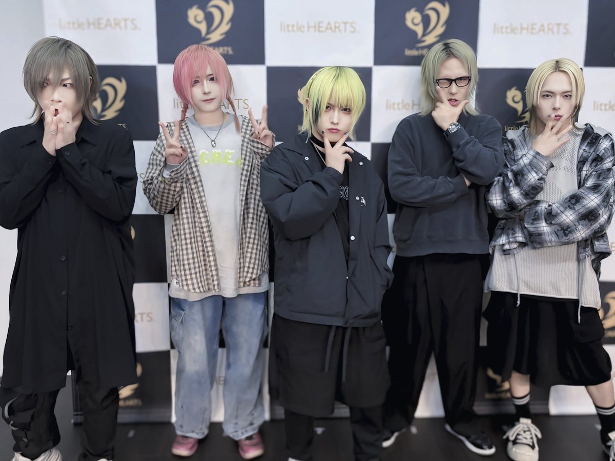 蛾と蝶 official tweet media