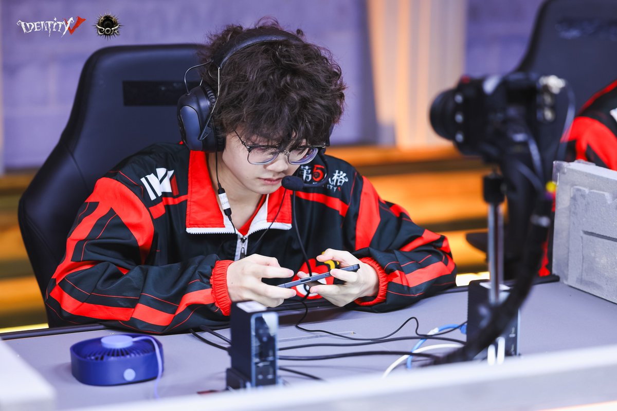 GameIdentityV's tweet image. Dear Visitors,
Live from the Call of the Abyss IX stage. 
WBG is locked in, ready to execute their strategy with calm precision. Every move counts.
#IdentityV #IDVCOAIX #IDVCOA