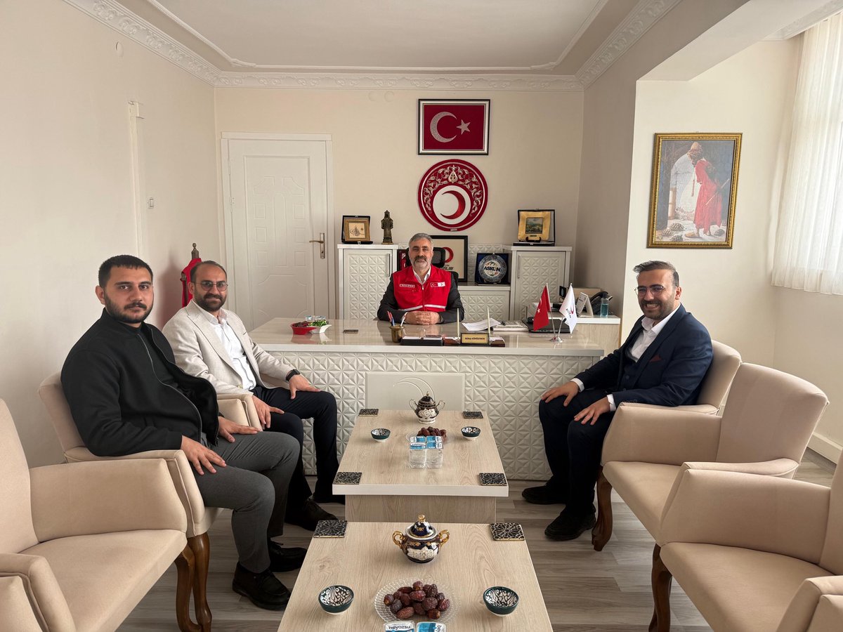 Kızılay Başkanımız Sn. Gülbey Gümüştekin’e hayırlı olsun ziyaretinde bulunduk. Misafirperverliği ve nazik ev sahipliği için kendilerine teşekkür eder, görevinde başarılar dileriz.