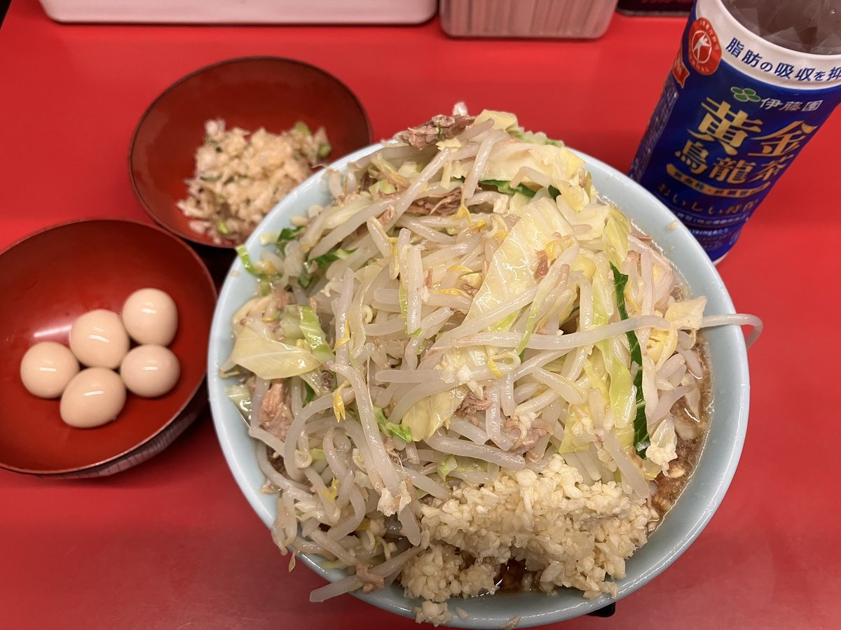 ヤサイにほぐし豚が練り込まれてて最高に美味かった