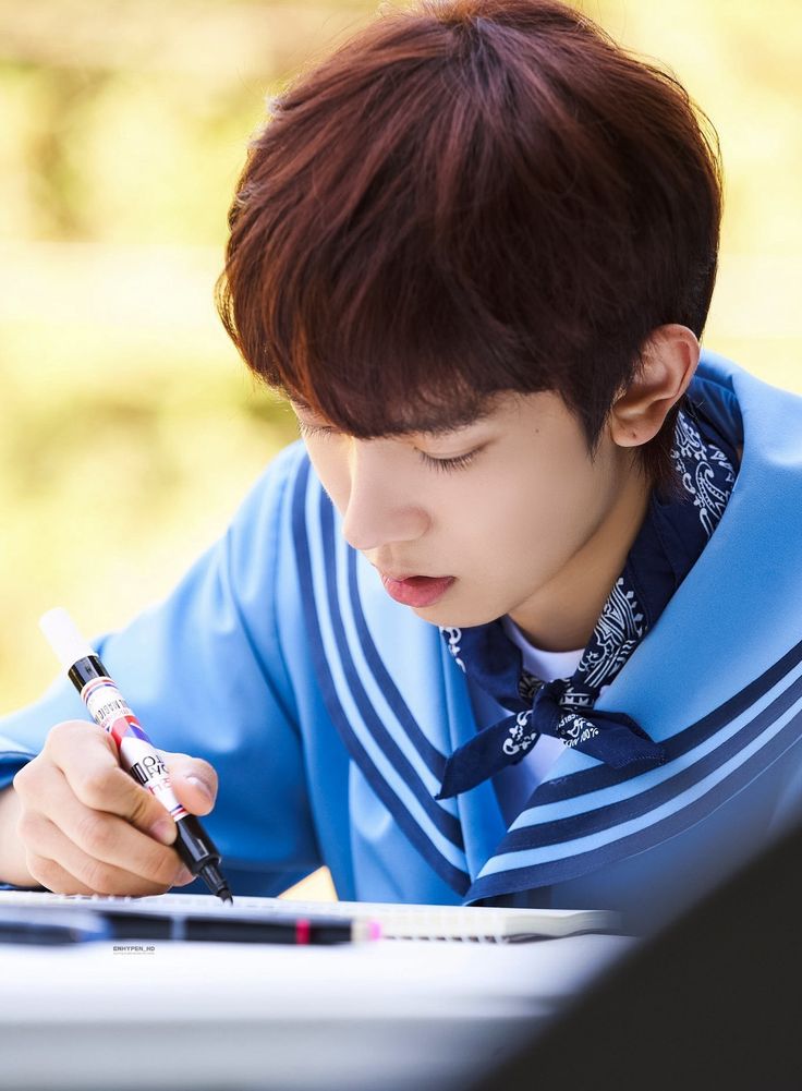 heejil7's tweet photo. It’s been exactly one month since that terrible day on March 10 when everything happened to Engenes. Today everyone is remembering it one by one. I still can’t get out of my mind how I felt on that day. When the announcement came out, I was in uni, in a lecture. https://t.co/VlHDzefaiO