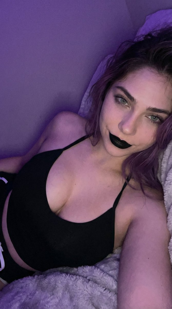 Violet tweet media