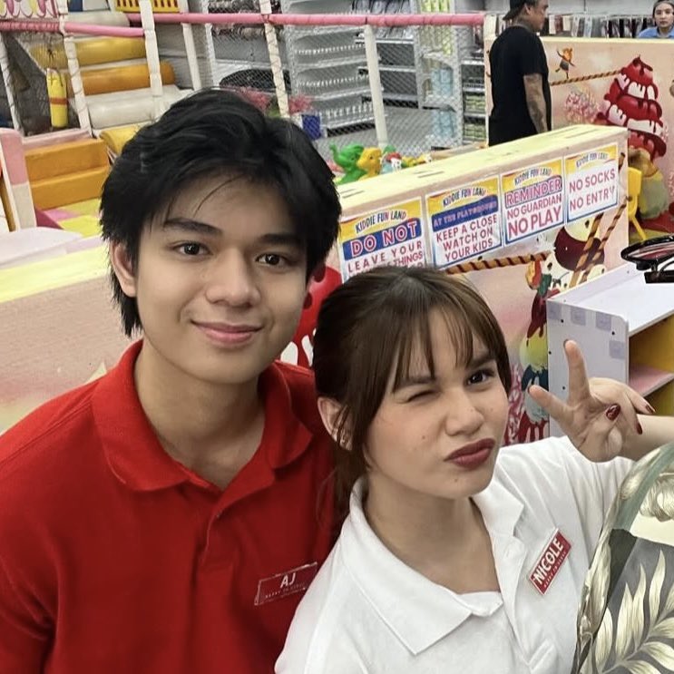 chstarkive's tweet image. WAAHHHH so excited to meet u, nicole and aj!!!! 💗