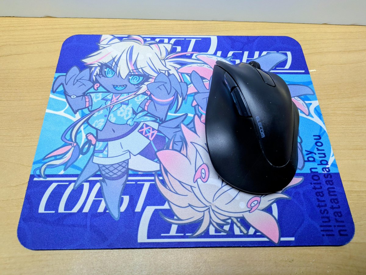 つくつむマウスパッドの実物

上下逆さでつっくもつむぎちゃんも楽しめる親切設計✨