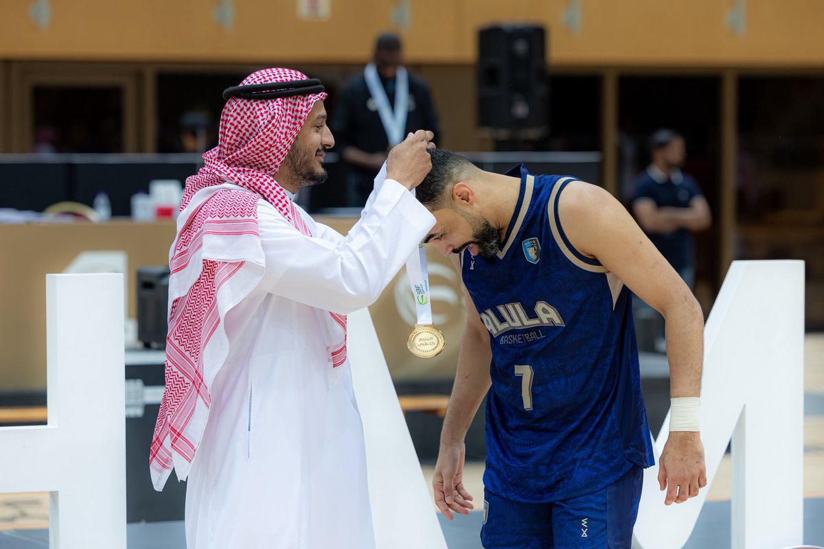 sbfksa's tweet photo. 🏆 - مراسم تتويج نادي العلا ببطولة #المربع_الذهبي https://t.co/5lFiwsPDaZ