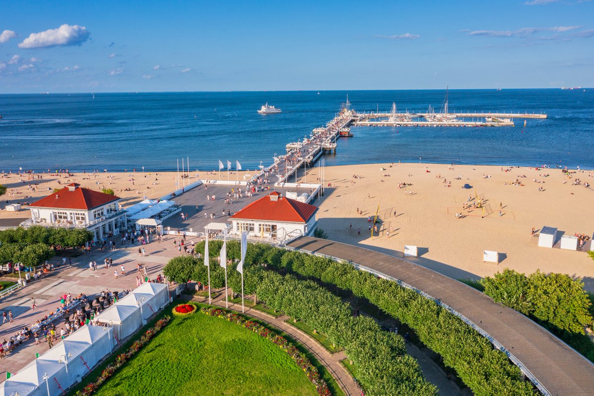 PolandTravel_UK's tweet image. 🌊 Poland might surprise you…

Head to Sopot for sandy beaches, long summer days and a relaxed coastal vibe. A different kind of summer escape.

#VisitPoland #Sopot #SummerHoliday #HiddenGems