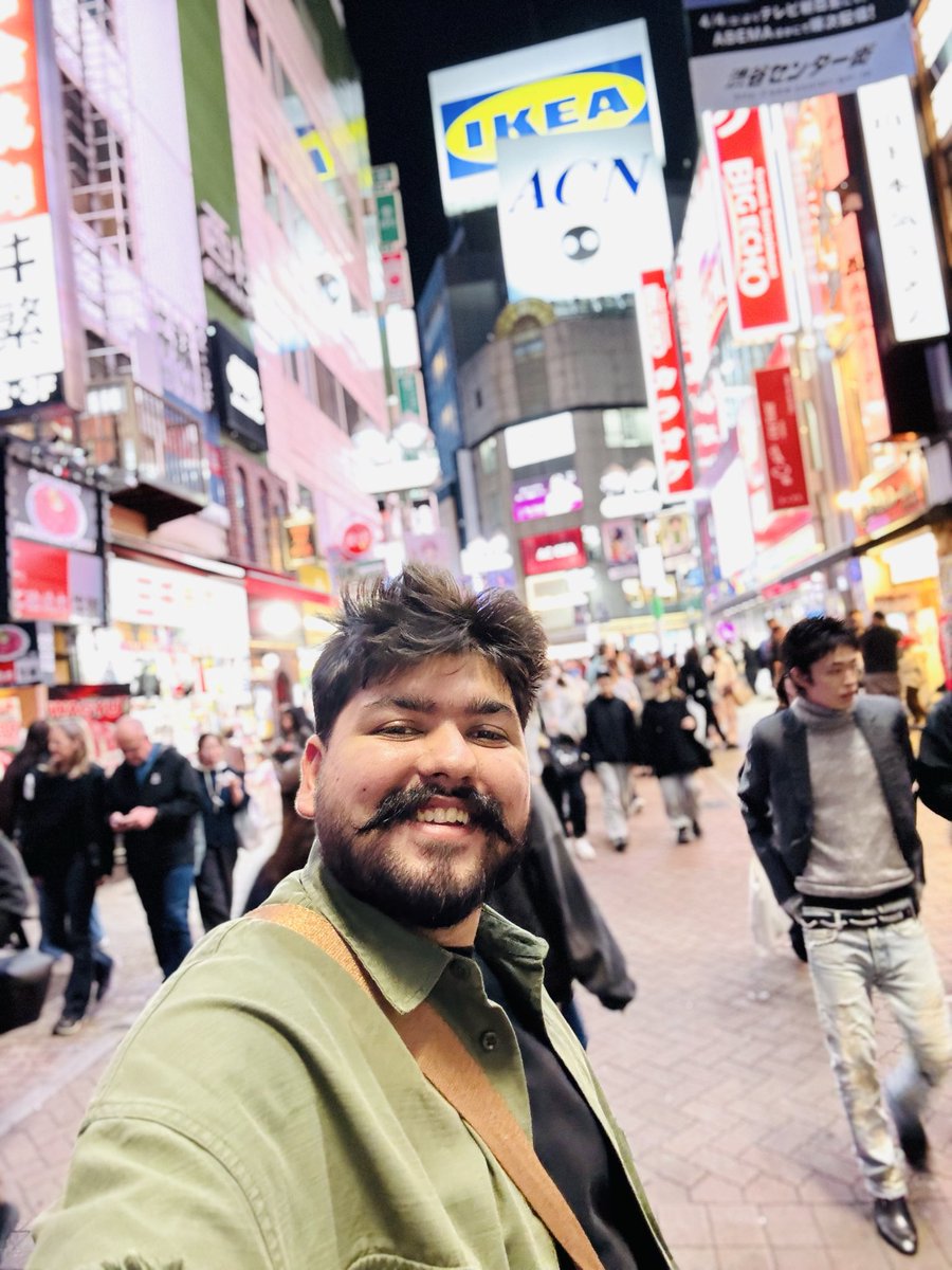 karankkfox's tweet photo. 📍 Shibuya Crossing is one of the busiest pedestrian crossings in the world, located in the heart of Tokyo, Japan 🇯🇵.

When the traffic lights turn red, hundreds (sometimes thousands) of people cross from all directions at once 🚶‍♂️🚶‍♀️ https://t.co/NRmZa34M16