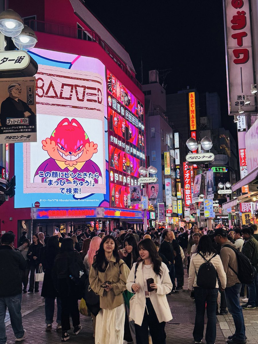 karankkfox's tweet photo. 📍 Shibuya Crossing is one of the busiest pedestrian crossings in the world, located in the heart of Tokyo, Japan 🇯🇵.

When the traffic lights turn red, hundreds (sometimes thousands) of people cross from all directions at once 🚶‍♂️🚶‍♀️ https://t.co/NRmZa34M16