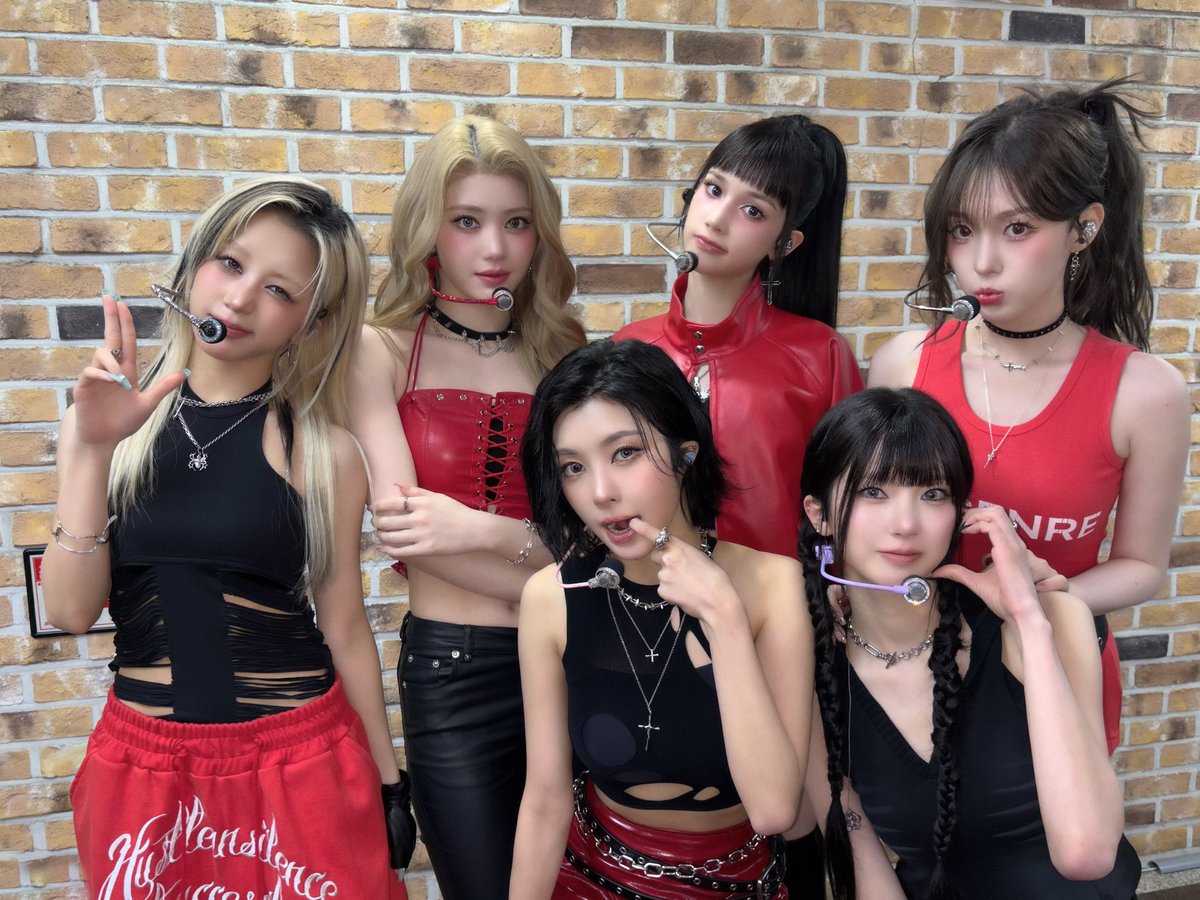 official_kep1er's tweet image. [Catch the moment📸]

오늘은 Red❤️‍🔥 짱플러와 함께한
#뮤직뱅크 ✨

Kep1ian의 목소리가
무대 위까지 그대로 전해져서
더 힘낼 수 있었어요🥰

오늘도 고마워요 케플리안💜

#Kep1er #케플러