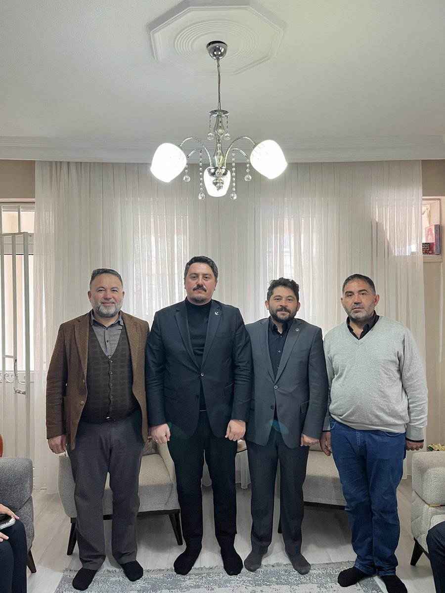m_kus571's tweet photo. Yeniden Refah Partisi Gençlik Kolları Genel başkanımız ve Beraberindeki heyet Kahvaltı etkinliğinde İl Gençlik Kolları icramız ile bir araya geldikten sonra önceki dönemlerde İl gençlik kolları başkanlığı yapmış İsmail Dülger Beyefendinin taziyesine katılım sağlamıştır. https://t.co/vX0p4mOjqr