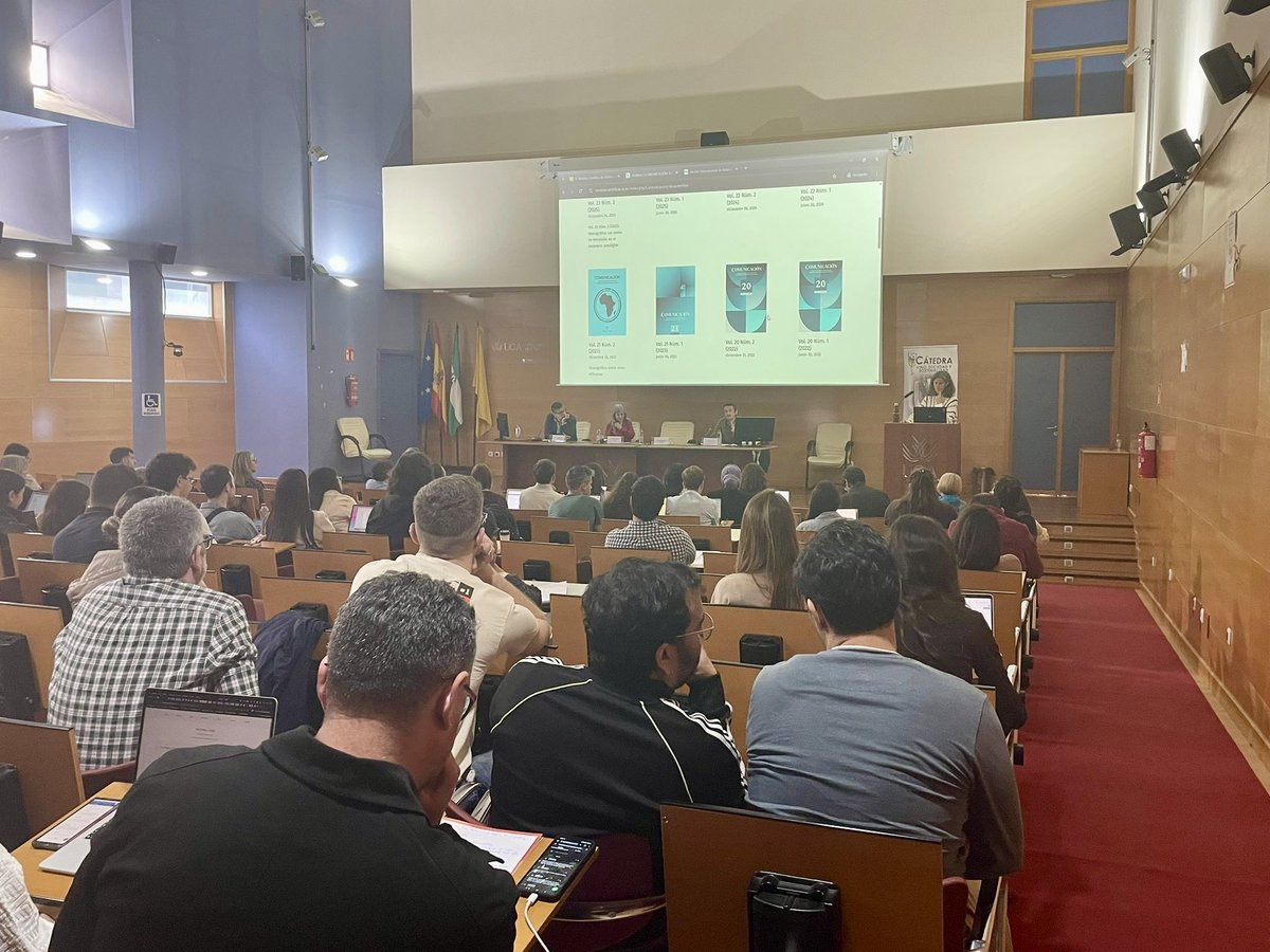 DocComunicacion's tweet photo. ¿Cómo elegir la revista científica a la que debería enviar mi trabajo? @Ana_Almansa @JosemanuelmoreD @LRomeroDguez y #JJVarea comparten consejos con nuestros doctorandos/as sobre cómo elegir, los procesos de adaptación y sobre la necesidad de ser resilientes :) #EscuelaJerez2026 https://t.co/m1FXAla67Q