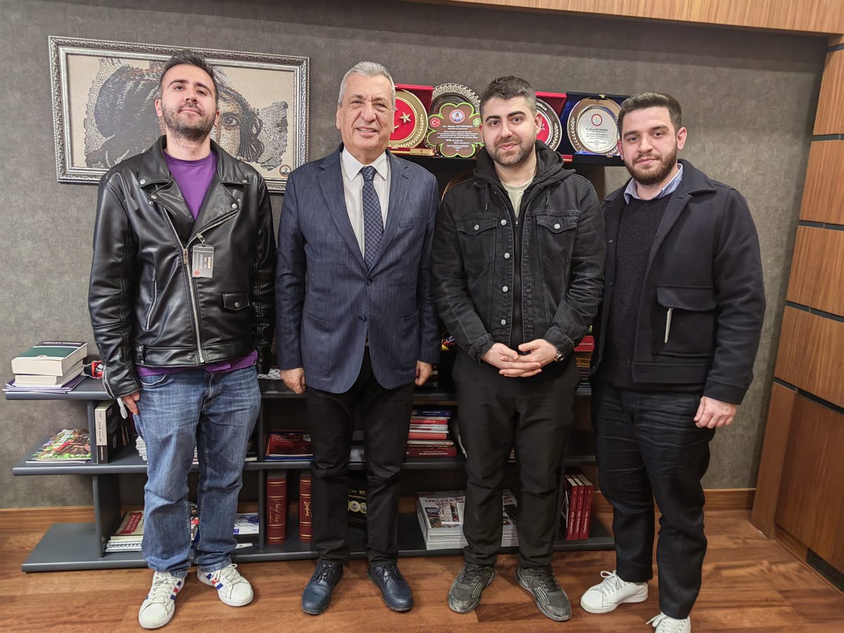 2023 KPSS’de ilk 20 bine girerek atanmaya hak kazanan fakat mülakatlarda elenen 1.611 genç öğretmenimizden üçünü Meclis'te ağırladım.

Mülakat adı altında yapılan zulüm uygulaması adaletsizliğin, liyakatsizliğin, torpilin en acı örneklerinden birisidir.  

Mülakat mağduru