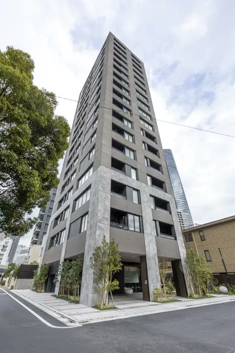 mitaina_tokyo's tweet photo. 4/11🔎今週の価格変更物件📋
【麻布エリア】詳細情報は各リンクをチェック👀✨
🟢ザ・ハウス南麻布
3LDK+4WIC+SIC／152.77㎡／4階
価格94,800万→92,500万／坪単価 2,051万→2,001万
https://t.co/Y6MNu4a67Q
🟢アトラス麻布台
2LDK+2WIC+SIC／81.53㎡／10階
価格43,800万→41,800万／坪単価 1,775万→1,694万
https://t.co/rsjvu8EUaq
🟢アトラス麻布十番
2LDK+WIC／63.95㎡／11階
価格31,800万→27,980万／坪単価 1,643万→1,446万
https://t.co/at3CFRzZFC

#今週の価格変更マンション　#高級マンション　#mitaina
#麻布　#南麻布　#麻布十番　#麻布台　#広尾　#六本木