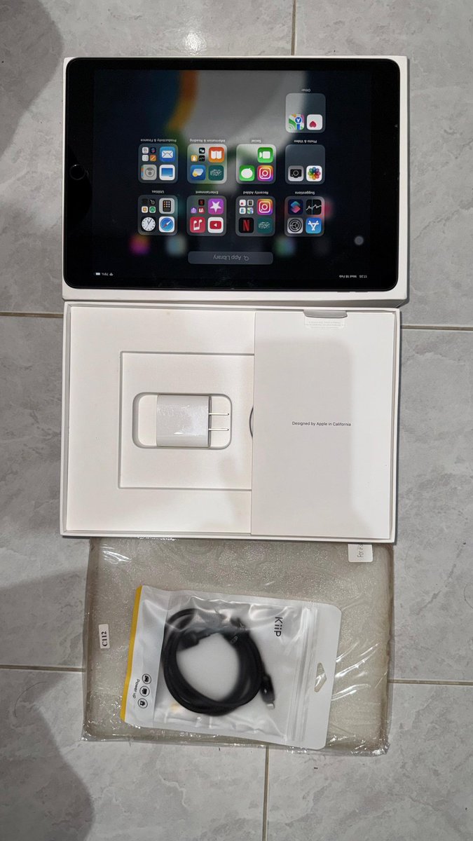 bungskii's tweet photo. wts / jual iPad Gen 9 64gb, mulus bgtt like new

- pemakaian hanya buat nonton aja
- fungsional lancarrr
- kamera d/b jernih, baguss, bisa center stage
- batrey awet bangett, dijamin ngga bakalan habis buat sehari doang
 
harga 3 juta aja, dom surabaya yaa #zonauangㅤ #zonamurah https://t.co/XUrt22Snqv
