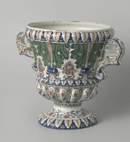 Teszelszky's tweet photo. Wow, met #delftware tuinvaas in de topgevel! https://t.co/m02ptrbNbD