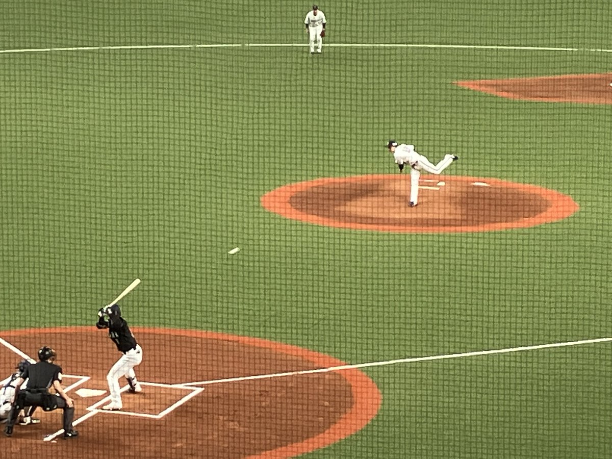 PubicImageLtd's tweet photo. 昨日京セラドームに行ってたんだけど、宮城大弥の緊急降板は遠目には何がなんだかでした。爪が割れたんちゃうか程度に思ってたらエラい大ごとになったなあ https://t.co/SSUipsyMyt
