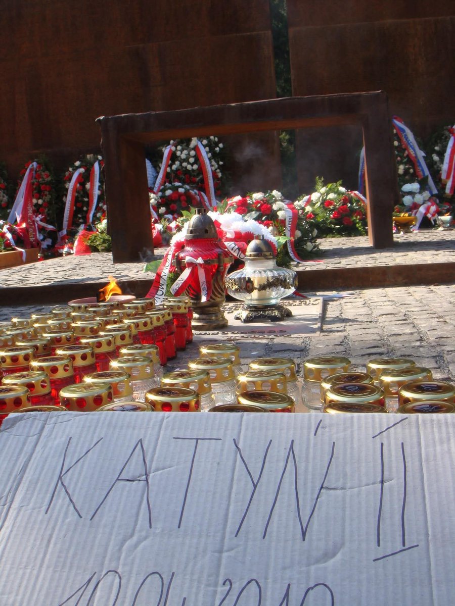tdeszkiewicz's tweet photo. 10 kwietnia 2010. Ten dzień będzie mi się śnił do końca życia! https://t.co/QBIcUVmYzG