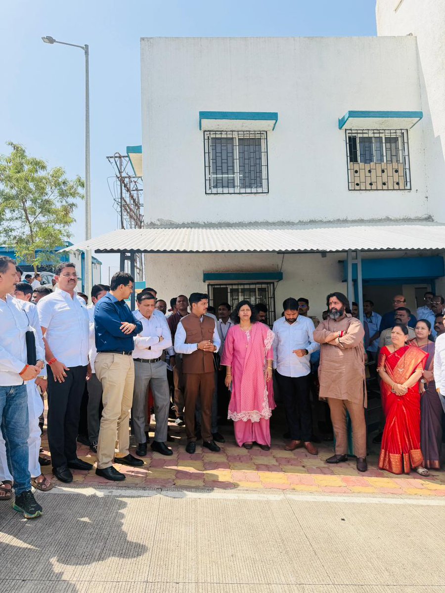 mayor_pcmc's tweet image. शहर विकासाला गती, पर्यावरणाला प्राधान्य!

पर्यावरण व वातावरणीय बदल, पशुसंवर्धन मंत्री पंकजा मुंडे यांच्या अध्यक्षतेखाली तळवडे अशुद्ध जल उपसा केंद्राची पाहणी करण्यात आली. यावेळी महापौर रवि लांडगे, उपस्थित होते.

#EnvironmentalSustainability #PankajaMunde #MaheshLandge #PcmcMayor