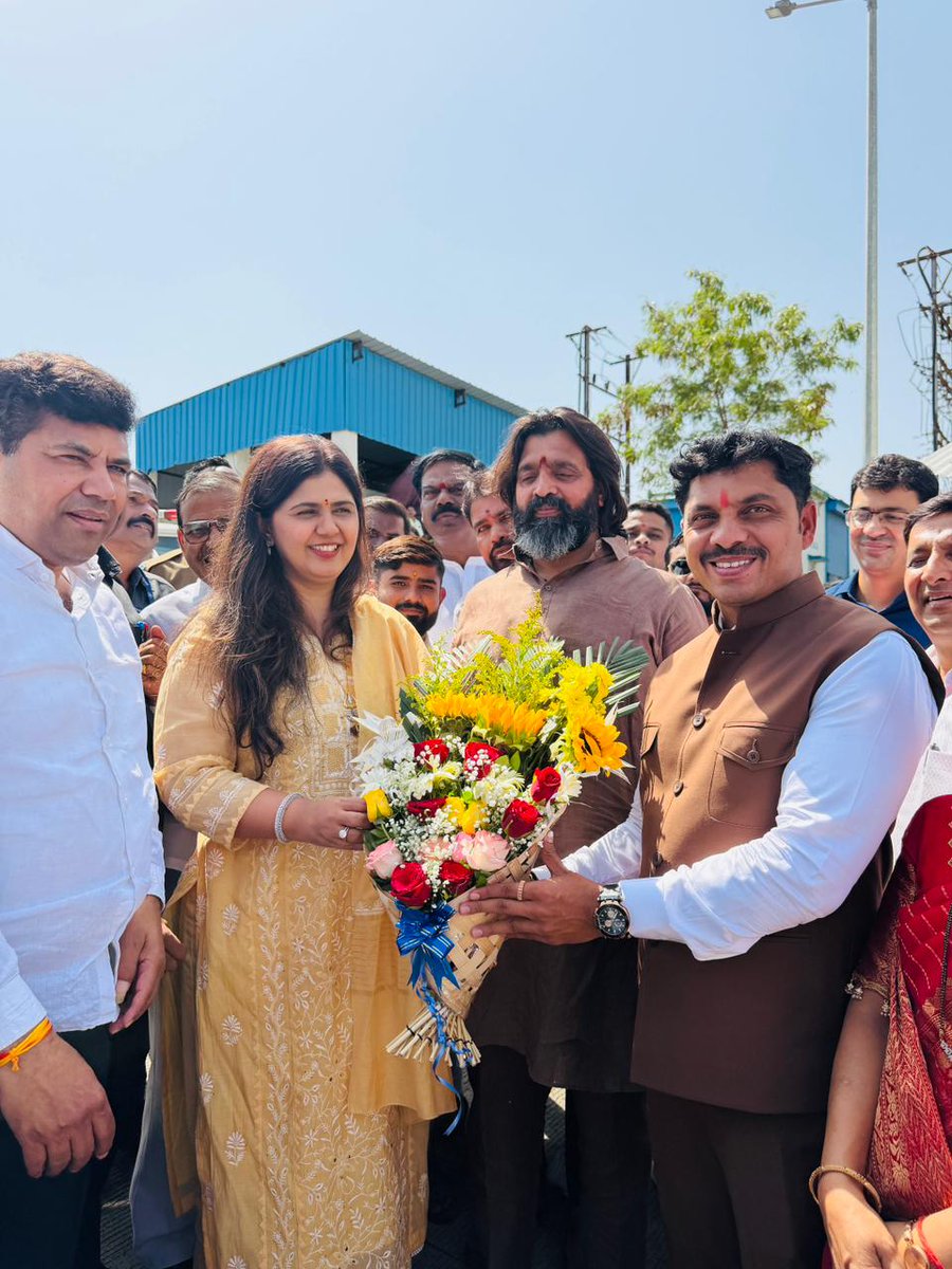 mayor_pcmc's tweet image. शहर विकासाला गती, पर्यावरणाला प्राधान्य!

पर्यावरण व वातावरणीय बदल, पशुसंवर्धन मंत्री पंकजा मुंडे यांच्या अध्यक्षतेखाली तळवडे अशुद्ध जल उपसा केंद्राची पाहणी करण्यात आली. यावेळी महापौर रवि लांडगे, उपस्थित होते.

#EnvironmentalSustainability #PankajaMunde #MaheshLandge #PcmcMayor