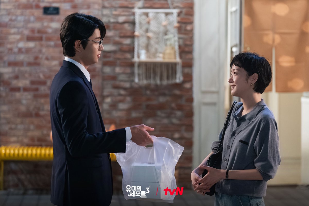 CJnDrama's tweet image. [1-2화 미리보기]
딸기 슈크림 붕어빵 쟁탈전 현장 포착📸
유미X순록, 과연 붕어빵을 차지할 사람은!? *=͟͟͞͞(ง¯ᒡ̱¯)ﾉ"

세포 자극 공감 로맨스 &amp;lt;유미의 세포들 3&amp;gt;
4월 13일 [월] 저녁 8시 50분 tvN 첫 방송
4월 13일 [월] 오후 6시 TVING 독점 선공개

#tvN #유미의세포들3 #YumisCells3
#김고은