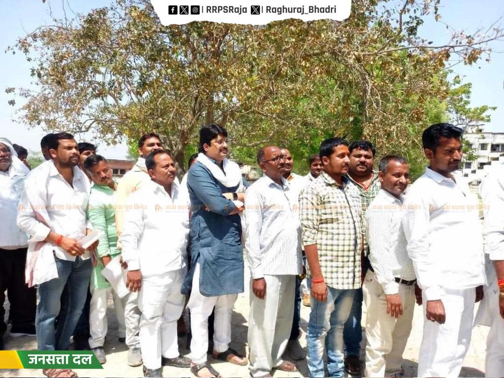 प्रस्तुत चित्र केवल एक चुनावी प्रक्रिया का दृश्य नहीं, बल्कि सच्चे जननेता के व्यक्तित्व की जीवंत झलक है। अप्रैल 2022 में सम्पन्न हुए एमएलसी चुनाव के दौरान, जब अधिकांश नेता विशेष सुविधाओं और प्रोटोकॉल के साथ अलग व्यवस्था में नजर आते हैं, उसी समय जनसत्ता दल के राष्ट्रीय अध्यक्ष
