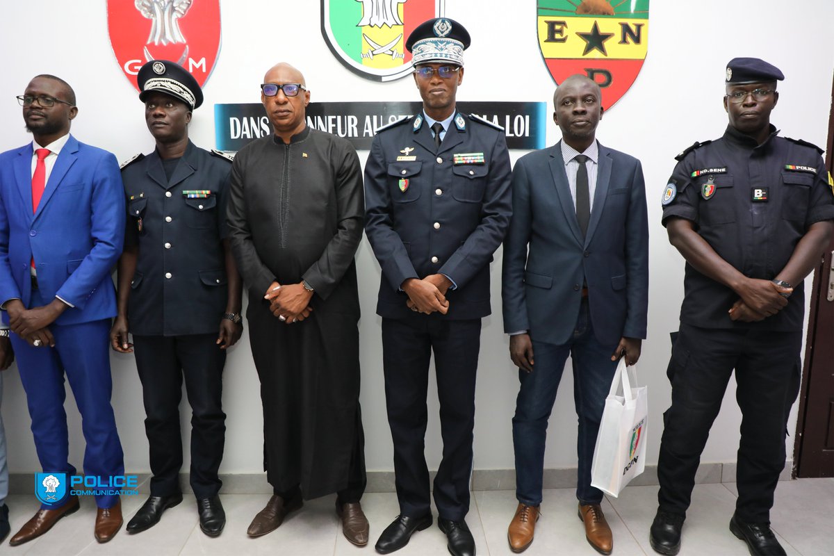PoliceNationSN's tweet photo. Sécurité Routière : Le DGPN, l’Inspecteur général Mame Seydou NDOUR, a reçu le DG de l’ANASER, M. Atoumane SY, pour renforcer la lutte contre les accidents. Une collaboration stratégique au service de la protection des usagers de la route.
#PoliceSN #ANASER #Kebetu #Proteger https://t.co/YfX6XH35V7