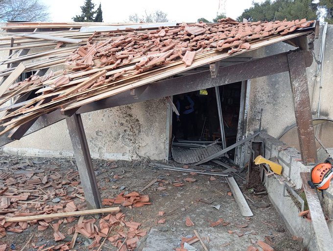 yaakovyitzcha's tweet photo. Approximately 15 rockets fired by Hezbollah terrorists from Lebanon at northern Israel since midnight. Severe damage to home in Misgav from direct hit; 82-year-old woman inside unharmed. Direct hit in Metula, no injuries reported. https://t.co/hXLZOITgsj