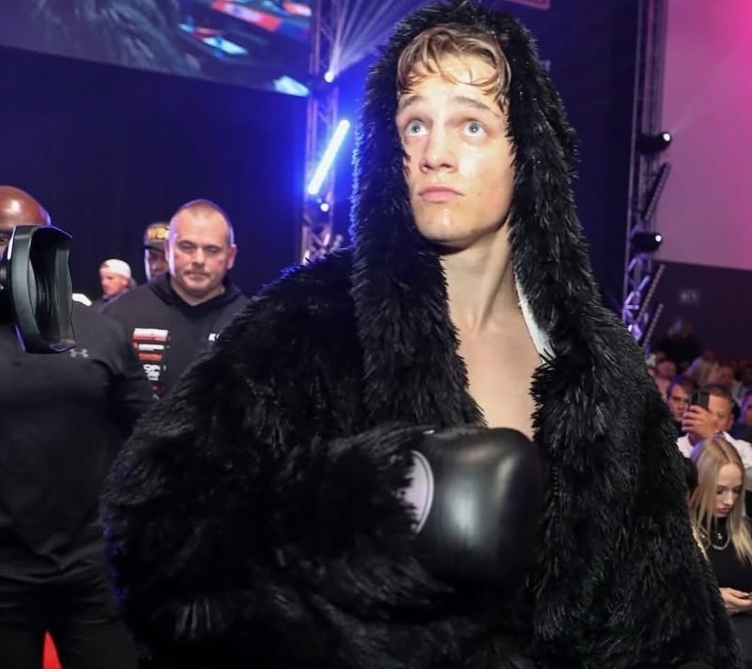 PunchyKickyShow tweet media