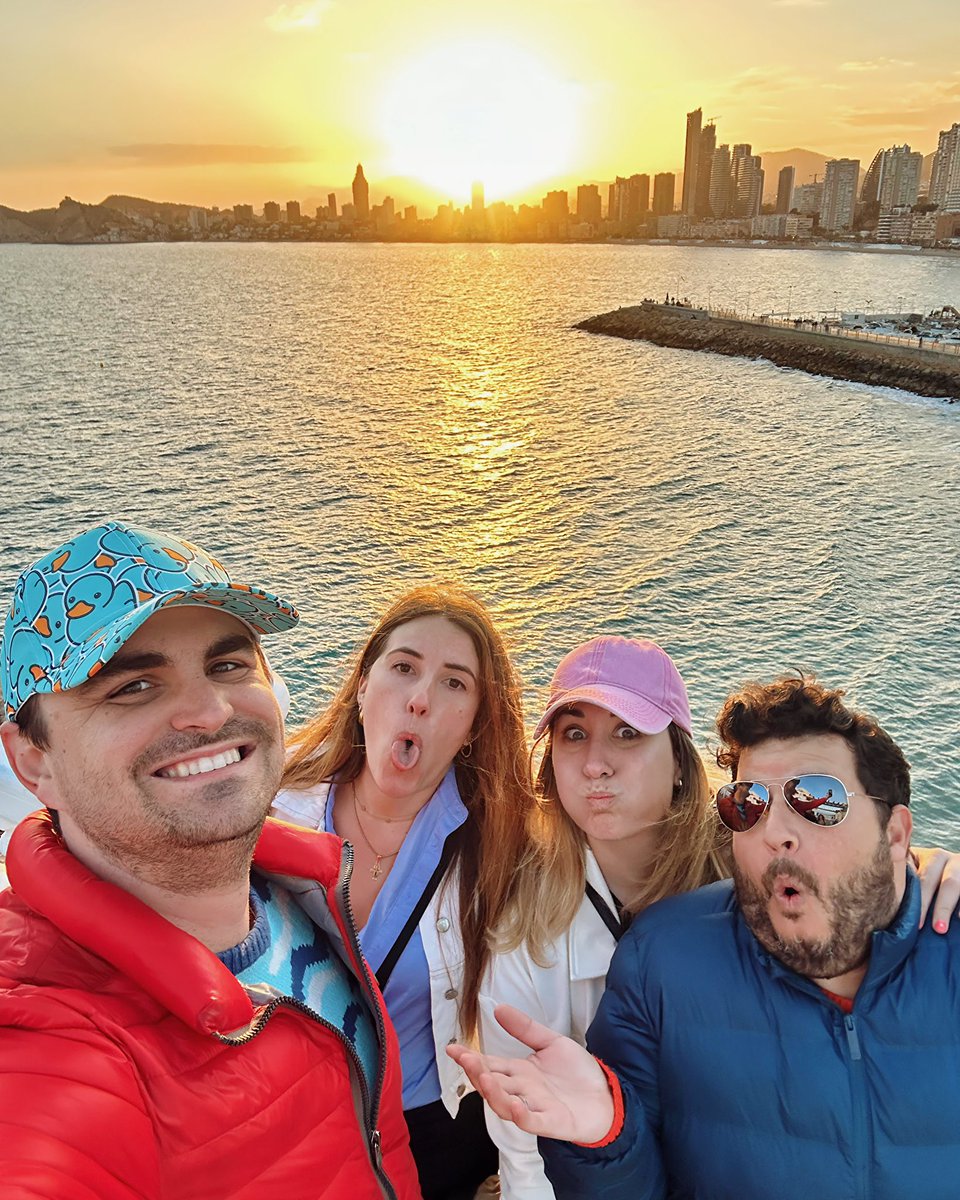 fedeariasp's tweet photo. Benidorm 💖🌅 El Balcón del Mediterráneo: un “must” y con diferencia, ¡el lugar más instagrameado del Levante! 😍📸 ¡Vistas increíbles y atardeceres de película! ✨🌴
👟 ¡Y con mis @gambiteras_shoes
#Benidorm #BalconDelMediterraneo #CostaBlanca #VisitBenidorm #AtardeceresMagicos https://t.co/FznZlGSgkH