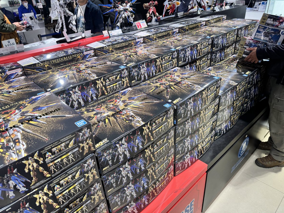whoami666cos's tweet photo. MGSDデスティニーは狩尽くされました
#ガンダムベース　#ガンプラ再販 https://t.co/cR5mD25qQD