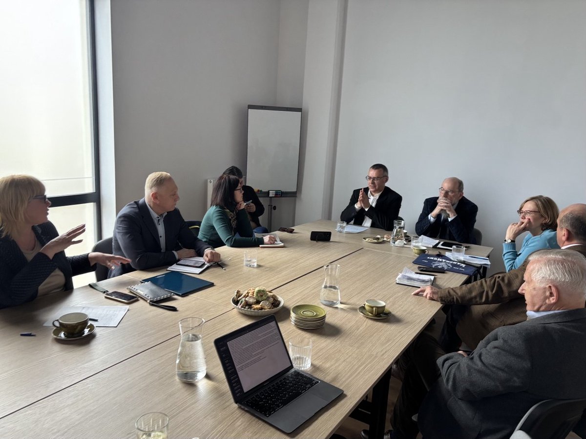 Ustrój w działaniu tweet media