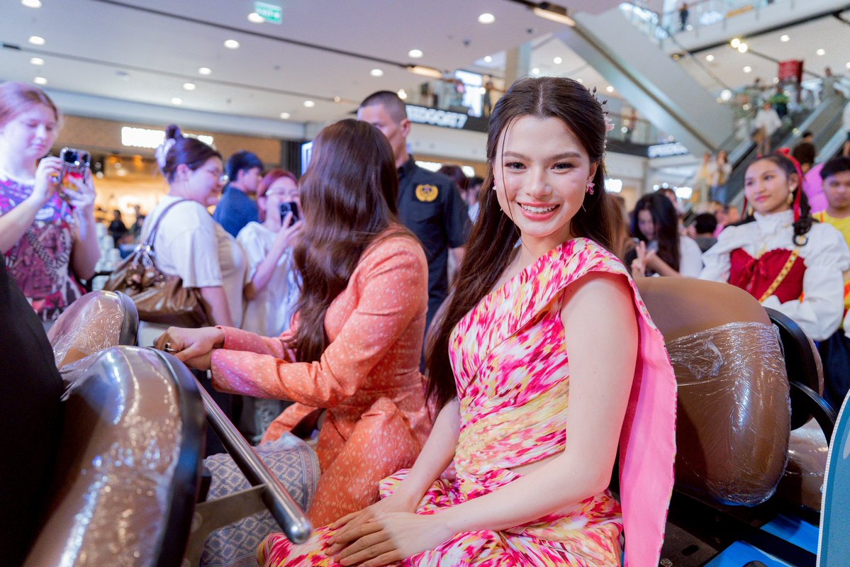 centralwOrld tweet media