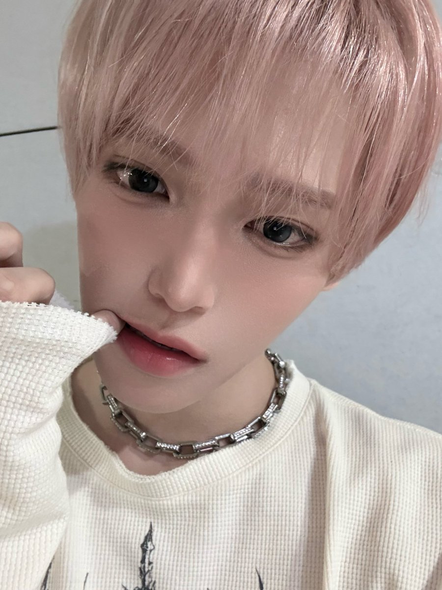 My_Hxneum's tweet photo. 이렇게 핑크퍼컬인애 처음봐,,
머리 눈치껏 핑크색으로 자라셈 https://t.co/nErNygFxLG