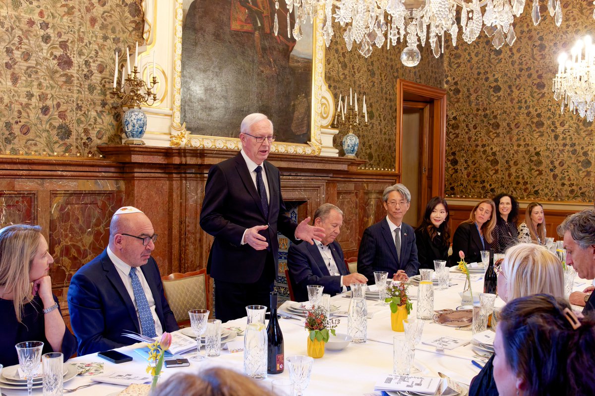 AJC_CE's tweet photo. As Passover came to a close, we reflect with gratitude.
Last week, together with the Jewish Community Center Prague, we co‑hosted a Diplomatic Seder in Prague, welcoming diplomats, government officials, friends, and partners—including Israel’s Ambassador to Czechia, @AmirwWeissbrod 
Hosted in the Czech Senate by Deputy Chairs Jiří Drahoš @jiridrahos1 and @JiriOberfalzer, led by @RabbiDavidMaxa , the beautiful evening unfolded in a  truly meaningful setting. 
We thank  the Senate and its officials for their warm welcome and support. This gathering highlights dialogue, shared values, and the much cherished, exceptional bond between the Czech Republic and the Jewish people.