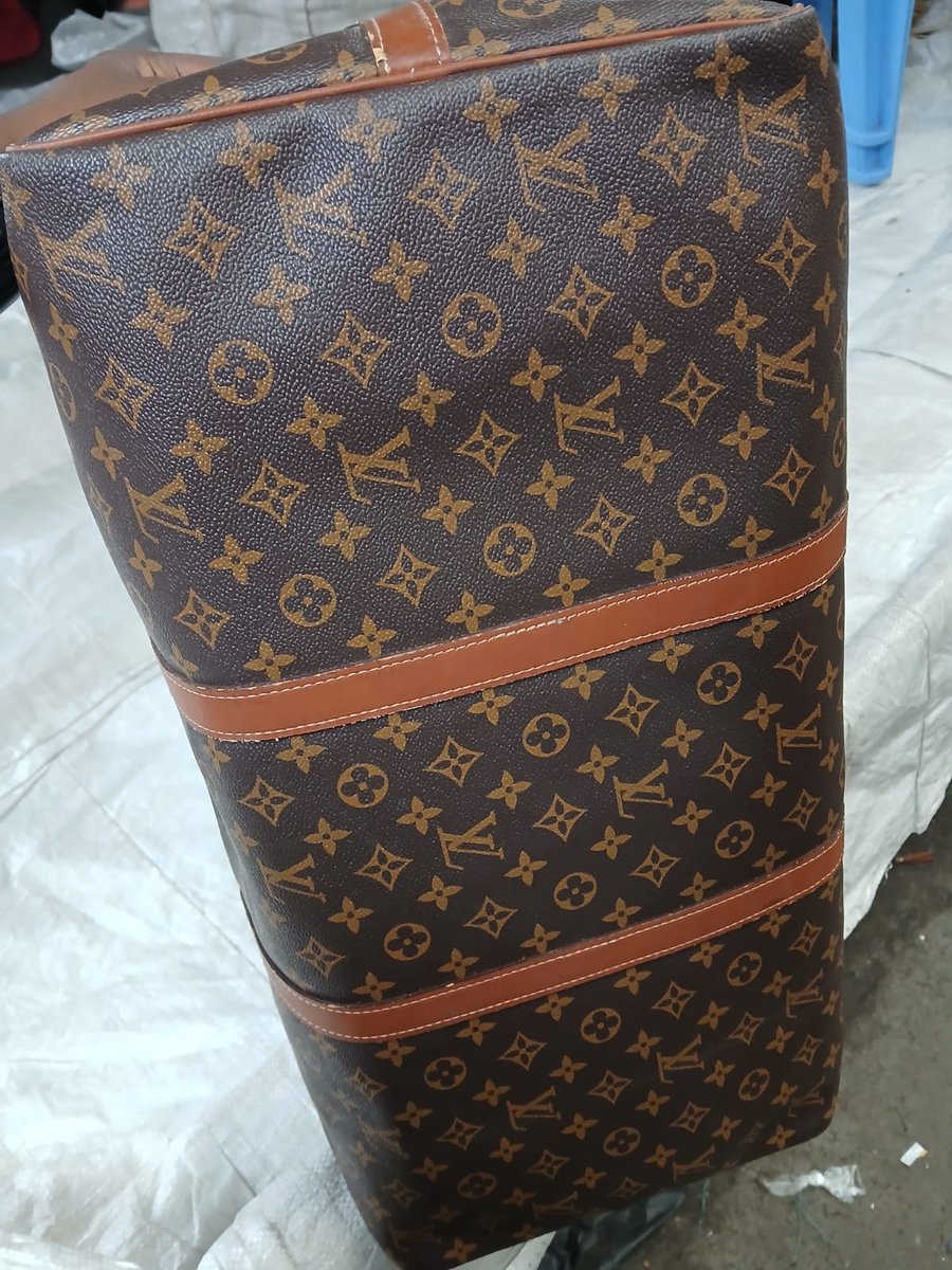Ericmakau_'s tweet photo. Hii nayo mnipee 4500 only https://t.co/Yg0ERIYYqL