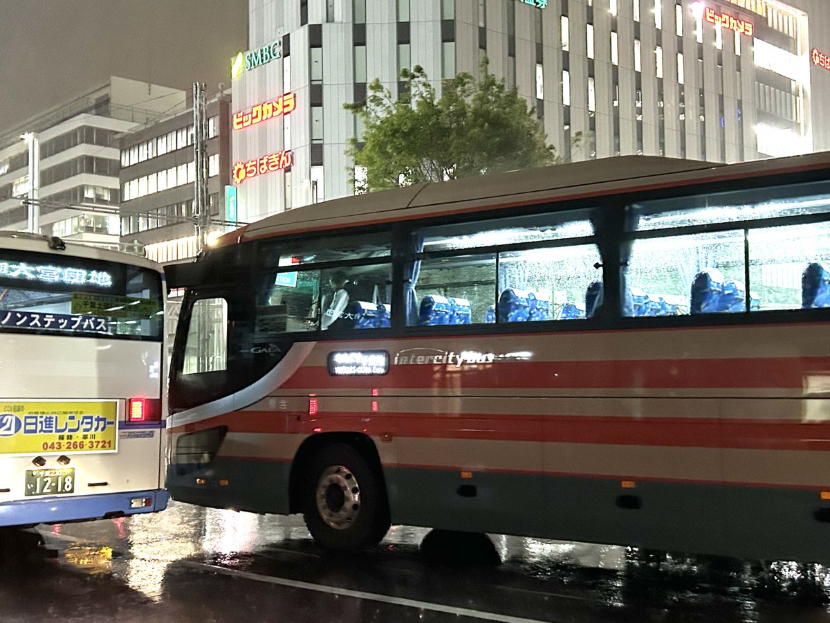 千葉駅でゆめぐり千葉号にたまたま遭遇。今日は小湊カラー車による代走のようです