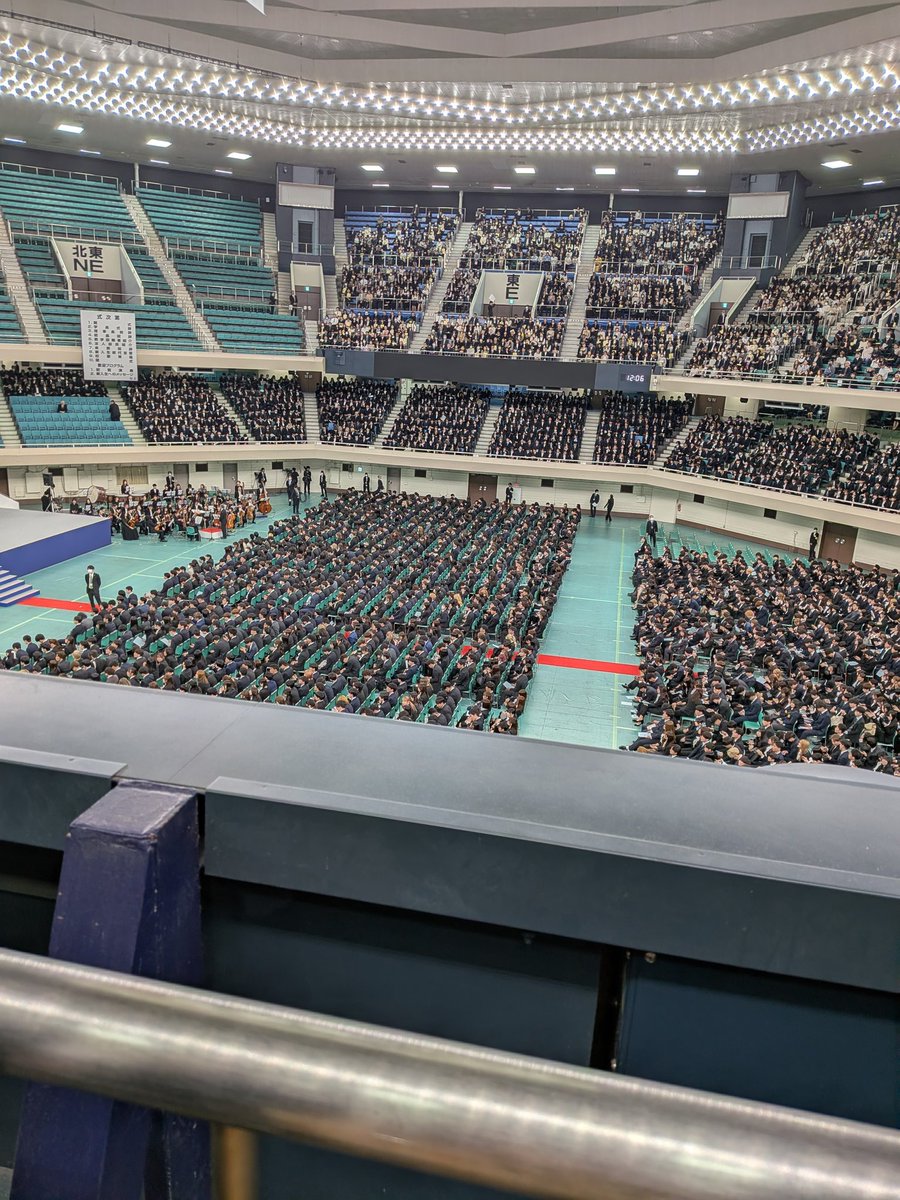 人生初の日本武道館は、コンサートではなく子どもの入学式でした🌸
2階スタンド席最前列👍✨(1階は新入生)
いい経験をありがとう🤭(大学バレ防止のために、全大学の入学式が終わってから投稿してます)
自宅から通うので私の生活はあまり変わりませんが、楽しく大学生活を送って欲しい🫶